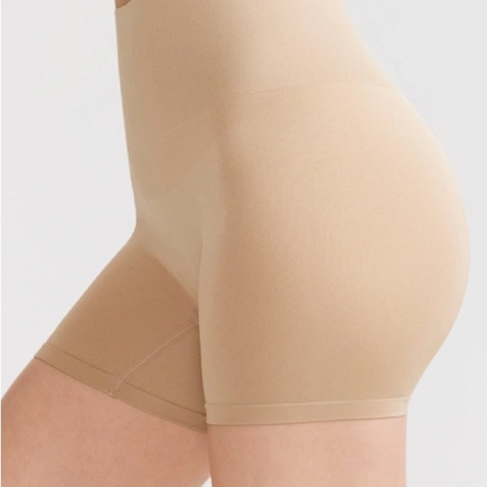 Yummie Isla Shaper Short in Almond size M/L
